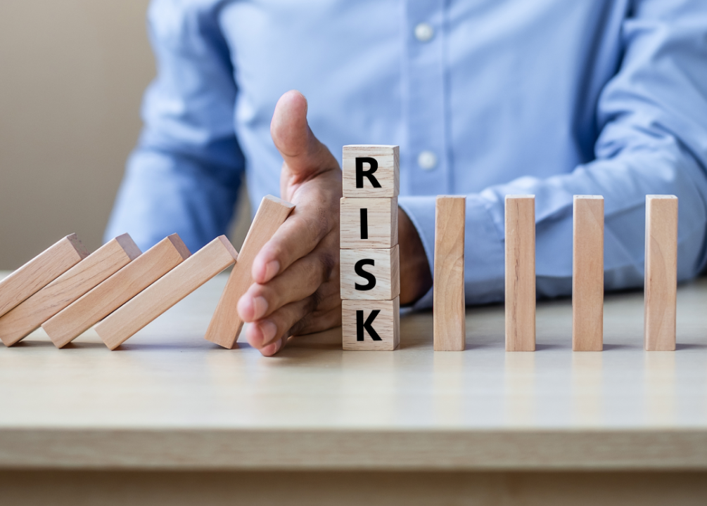 Managing Risks of Outsourcing Software Development in 2025: 10 Pitfalls and How to Avoid Them